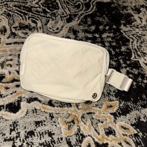 Lululemon everywhere belt bag 2L